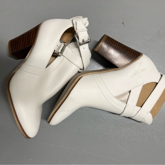 Michael Kors nwt white booties with heels and buckle details never worn classic - Picture 5 of 9
